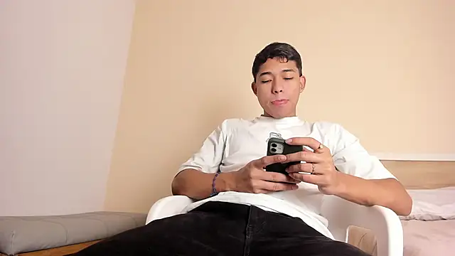 Snapshot of AustinTowers chatting on 01/12/26, 04:47 AustinTowers online show from 01/12/26, 04:47