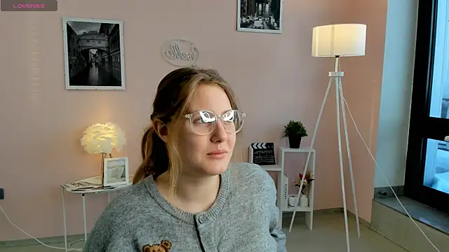 MaragretHathway online show from 01/11/26, 06:31