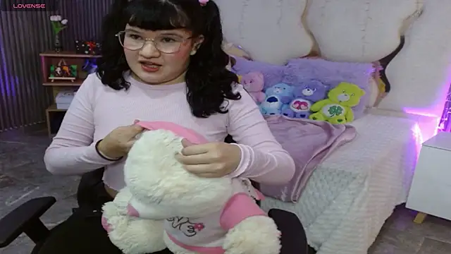 Snapshot of LUAR_TAY chatting on 03/27/26, 05:05 LUAR TAY online show from 03/27/26, 05:05