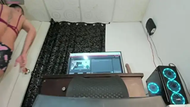 nickytabitch online show from 04/15/26, 08:20