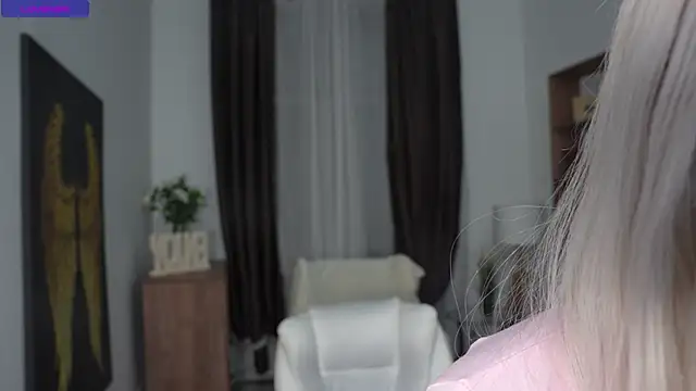 KristalCrowner online show from 04/11/26, 07:39