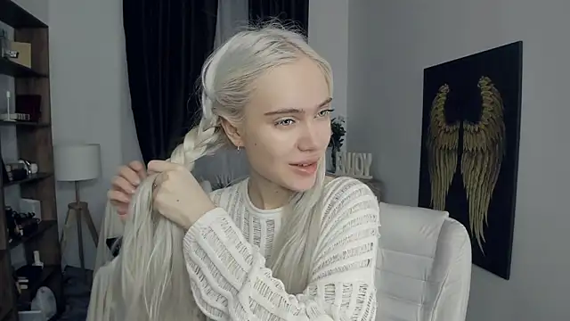 KristalCrowner online show from 02/19/26, 07:33