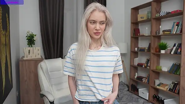 KristalCrowner online show from 04/04/26, 07:31