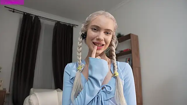 KristalCrowner online show from 04/05/26, 07:31