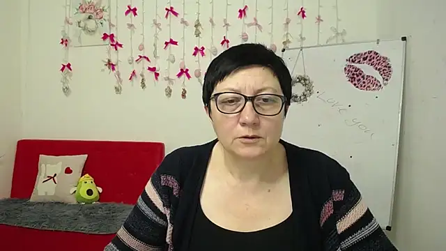 Snapshot of EmilyL0ve chatting on 04/10/26, 05:20 EmilyL0ve online show from 04/10/26, 05:20