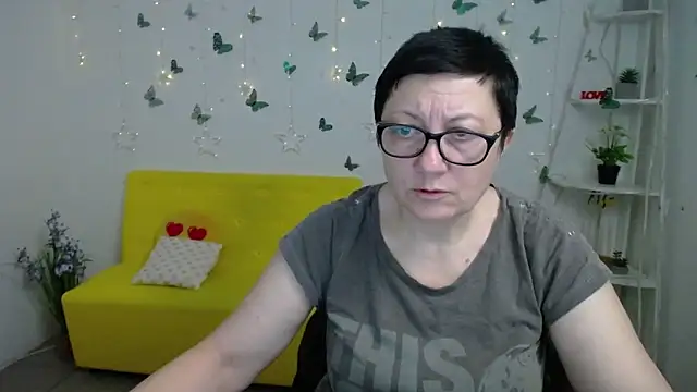 Snapshot of EmilyL0ve chatting on 03/18/26, 06:20 EmilyL0ve online show from 03/18/26, 06:20