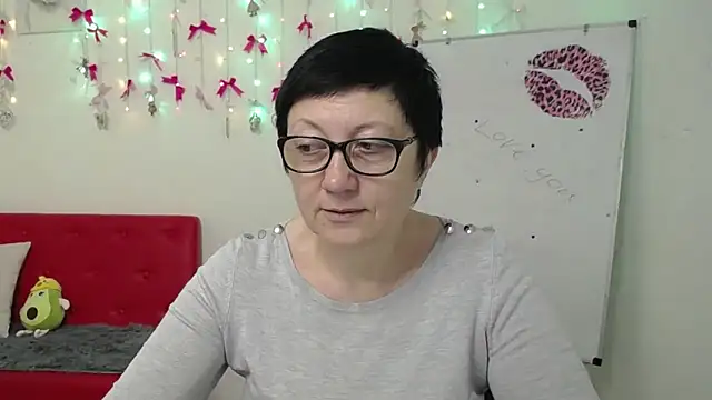 Snapshot of EmilyL0ve chatting on 04/19/26, 05:19 EmilyL0ve online show from 04/19/26, 05:19
