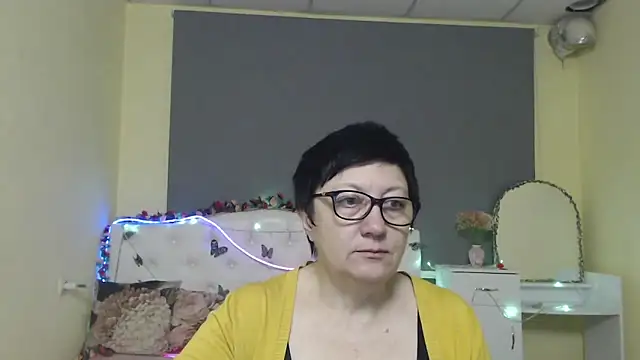 Snapshot of EmilyL0ve chatting on 05/01/26, 05:23 EmilyL0ve online show from 05/01/26, 05:23