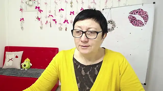 Snapshot of EmilyL0ve chatting on 04/05/26, 05:36 EmilyL0ve online show from 04/05/26, 05:36