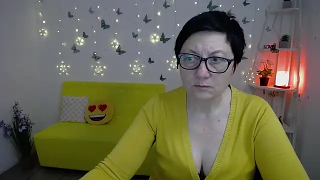 Snapshot of EmilyL0ve chatting on 04/16/26, 09:39 EmilyL0ve online show from 04/16/26, 09:39