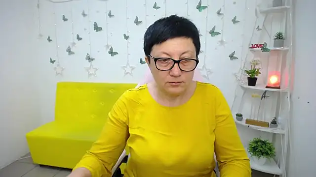 Snapshot of EmilyL0ve chatting on 05/20/26, 05:10 EmilyL0ve online show from 05/20/26, 05:10