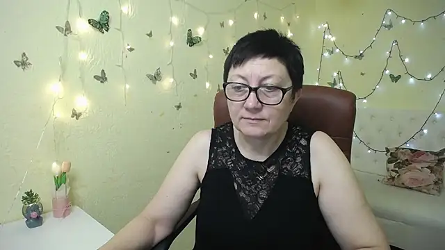 Snapshot of EmilyL0ve chatting on 03/26/26, 06:22 EmilyL0ve online show from 03/26/26, 06:22