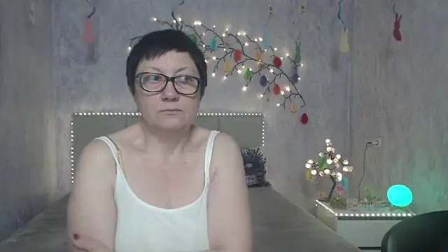 Snapshot of EmilyL0ve chatting on 04/02/26, 05:36 EmilyL0ve online show from 04/02/26, 05:36