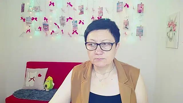 Snapshot of EmilyL0ve chatting on 05/08/26, 05:22 EmilyL0ve online show from 05/08/26, 05:22