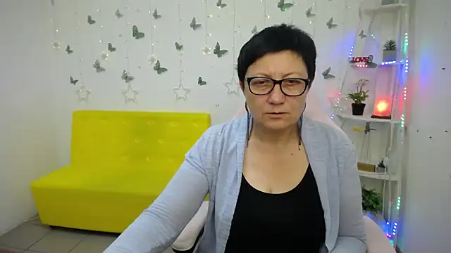 Snapshot of EmilyL0ve chatting on 05/28/26, 05:08 EmilyL0ve online show from 05/28/26, 05:08