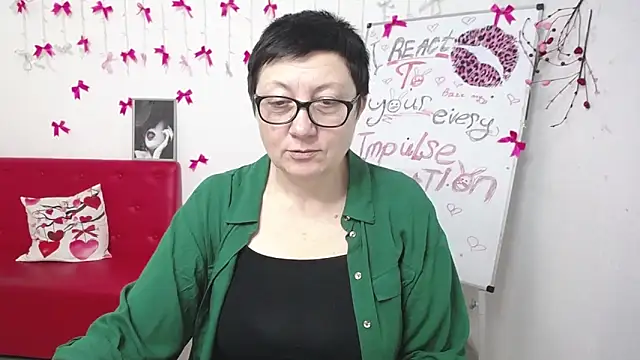 Snapshot of EmilyL0ve chatting on 03/14/26, 06:19 EmilyL0ve online show from 03/14/26, 06:19