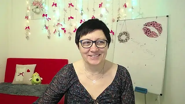 Snapshot of EmilyL0ve chatting on 04/13/26, 05:11 EmilyL0ve online show from 04/13/26, 05:11