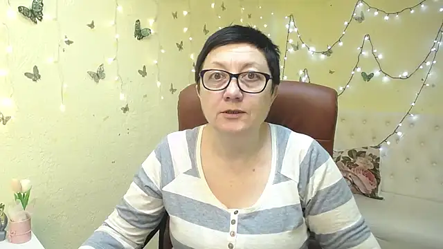 Snapshot of EmilyL0ve chatting on 03/17/26, 06:11 EmilyL0ve online show from 03/17/26, 06:11