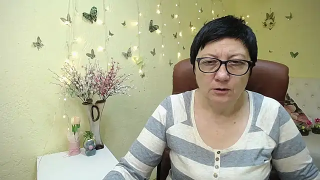 Snapshot of EmilyL0ve chatting on 04/21/26, 05:14 EmilyL0ve online show from 04/21/26, 05:14