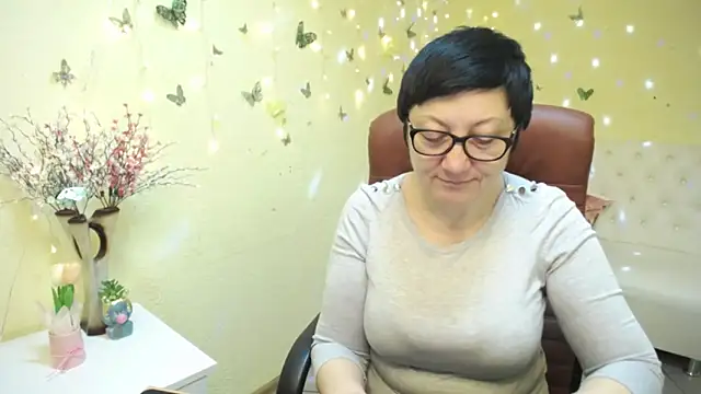 Snapshot of EmilyL0ve chatting on 04/26/26, 05:27 EmilyL0ve online show from 04/26/26, 05:27