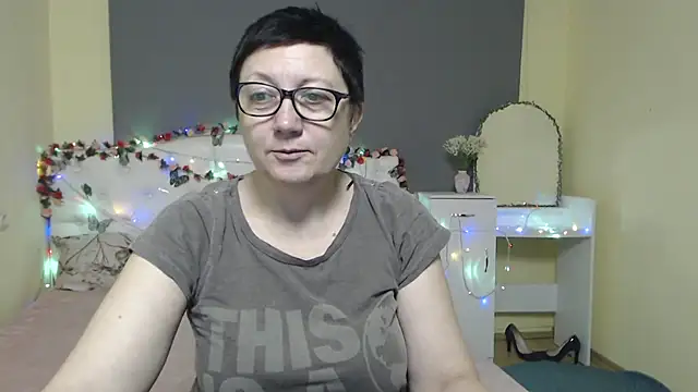 Snapshot of EmilyL0ve chatting on 03/15/26, 06:20 EmilyL0ve online show from 03/15/26, 06:20