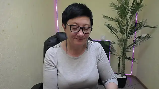 Snapshot of EmilyL0ve chatting on 05/31/26, 05:19 EmilyL0ve online show from 05/31/26, 05:19