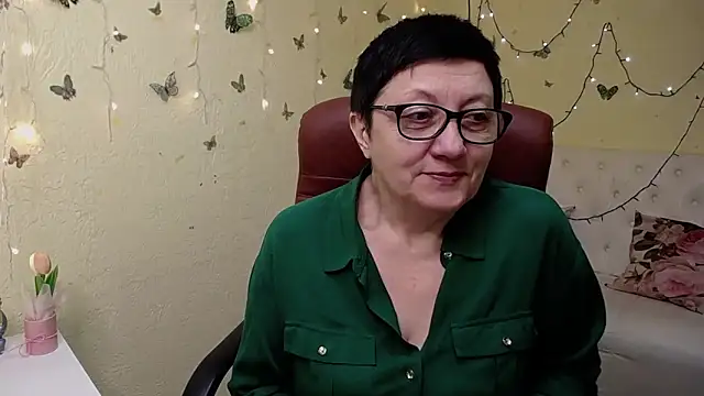 Snapshot of EmilyL0ve chatting on 03/22/26, 06:15 EmilyL0ve online show from 03/22/26, 06:15