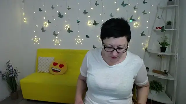 Snapshot of EmilyL0ve chatting on 03/07/26, 06:24 EmilyL0ve online show from 03/07/26, 06:24