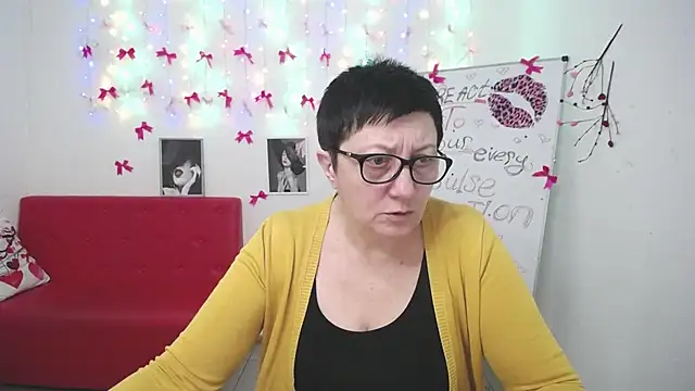 Snapshot of EmilyL0ve chatting on 03/08/26, 06:22 EmilyL0ve online show from 03/08/26, 06:22