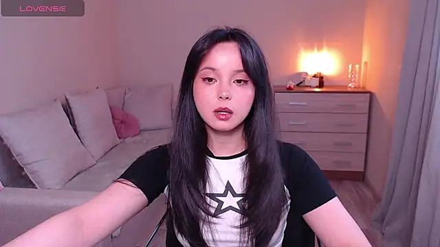 Snapshot of lia_hetty chatting on 05/15/26, 04:05 lia hetty online show from 05/15/26, 04:05