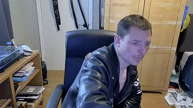 Snapshot of AurinSky chatting on 06/09/26, 10:44 AurinSky online show from 06/09/26, 10:44