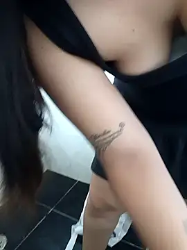 zaraluxx1 online show from 01/14/26, 07:39