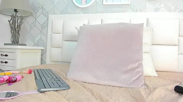 laura rouse7 online show from 04/08/26, 07:26