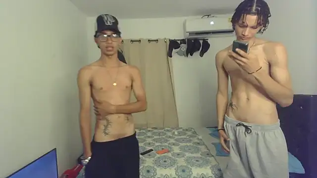 Snapshot of pocket_loversxxx chatting on 02/25/26, 04:01 pocket loversxxx online show from 02/25/26, 04:01