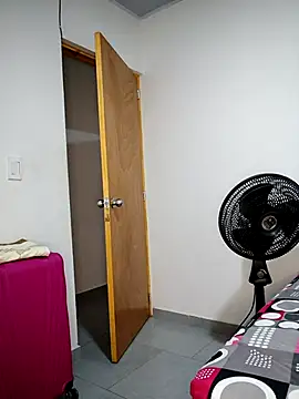 Snapshot of IIv0ryN0IIReX-XX chatting on 02/18/26, 12:23 IIv0ryN0IIReX-XX online show from 02/18/26, 12:23