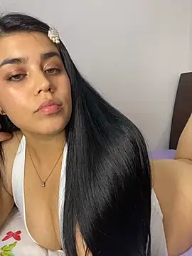 Snapshot of sophyy_white chatting on 07/06/26, 05:14 sophyy white online show from 07/06/26, 05:14