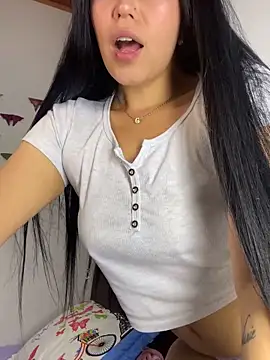 sophyy white online show from 04/09/26, 11:11