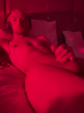 Snapshot of cloudyplay661 chatting on 03/20/26, 04:52 cloudyplay661 online show from 03/20/26, 04:52