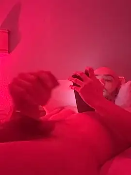 Snapshot of cloudyplay661 chatting on 02/19/26, 08:39 cloudyplay661 online show from 02/19/26, 08:39