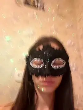 Snapshot of LichelleQVoss chatting on 01/15/26, 04:21 LichelleQVoss online show from 01/15/26, 04:21