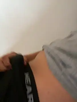 lzinho9153 online show from 01/13/26, 11:47