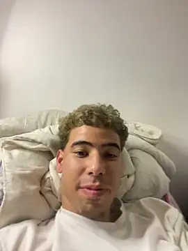 lzinho9153 online show from 03/06/26, 11:44