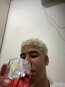 lzinho9153 online show from 02/26/26, 12:10