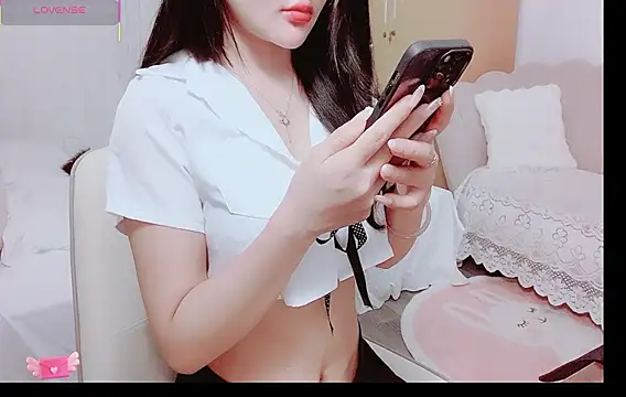 Junnatalie   online show from 05/17/26, 06:13