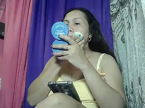 Snapshot of prettymomma24xx chatting on 06/14/26, 06:09 prettymomma24xx online show from 06/14/26, 06:09