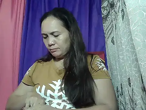Snapshot of prettymomma24xx chatting on 06/03/26, 02:33 prettymomma24xx online show from 06/03/26, 02:33