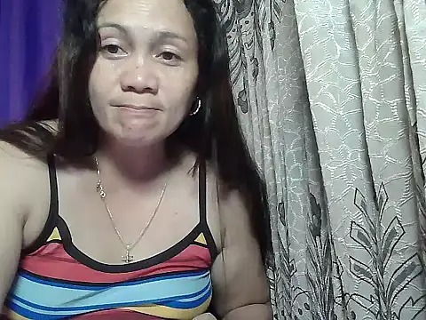 Snapshot of prettymomma24xx chatting on 06/16/26, 12:32 prettymomma24xx online show from 06/16/26, 12:32