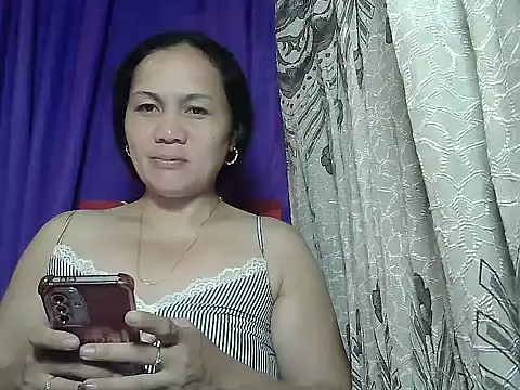 Snapshot of prettymomma24xx chatting on 06/19/26, 07:52 prettymomma24xx online show from 06/19/26, 07:52