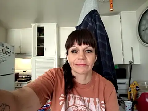 Petitegreeneyez69 online show from 06/08/26, 04:18