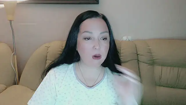 Snapshot of infinity_loveliness chatting on 12/15/25, 10:43 infinity loveliness online show from 12/15/25, 10:43